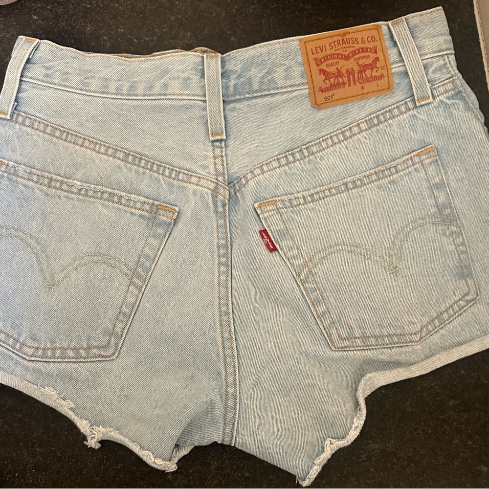 Set of 4 Levi’s Distressed Denim Shorts - Light to Dark Washes - Picture 8 of 9